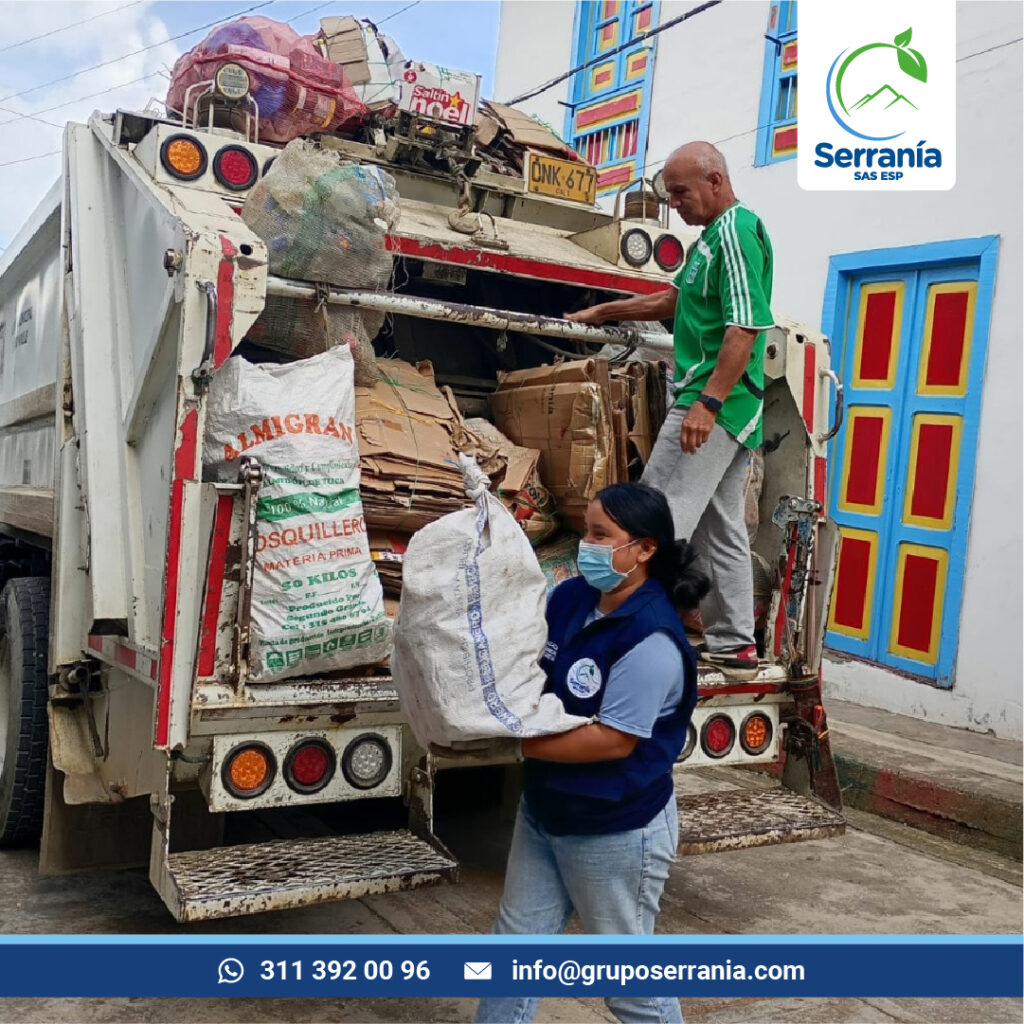 Serranía S.A.S. E.S.P. fortalece el trabajo con los recicladores de oficio en el Miércoles de Reciclaje mesa de trabajo 1